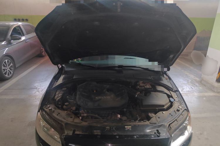 Used Volvo S80L 2011 2.0T ZhiZun Edition Engine Bay
