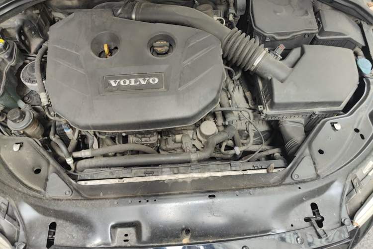 Used Volvo S80L 2011 2.0T ZhiShang Version Engine Bay