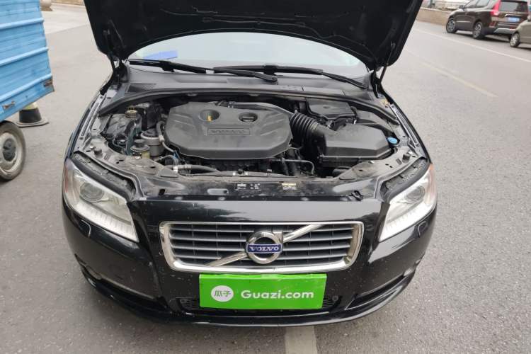 Used Volvo S80L 2011 2.0T ZhiZun Edition Engine Bay