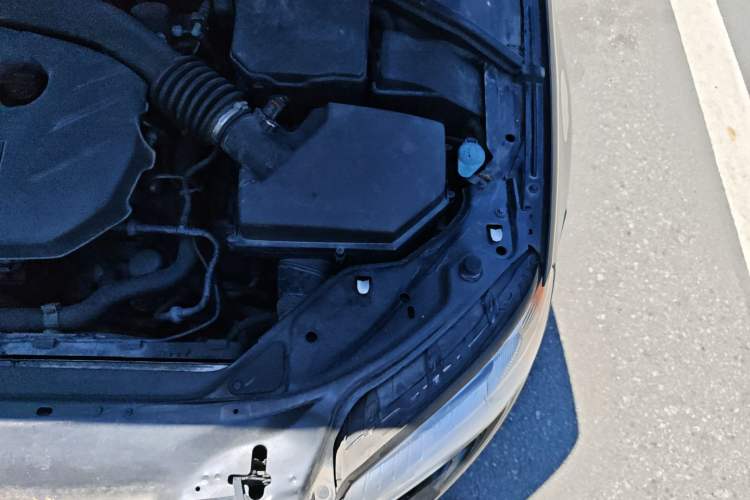 Used Volvo S80L 2011 2.0T Zhiya Edition Engine Bay Left