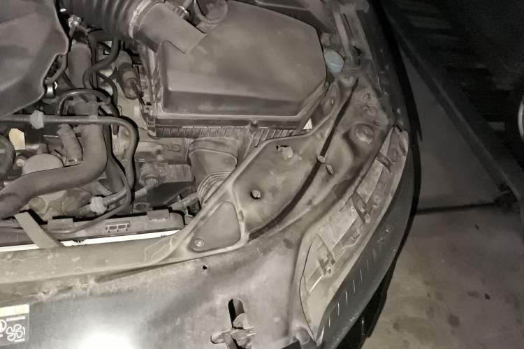 Used Volvo S80L 2011 2.0T ZhiZun Edition Engine Bay Left