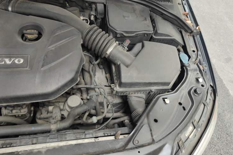 Used Volvo S80L 2011 2.0T ZhiShang Version Engine Bay Left
