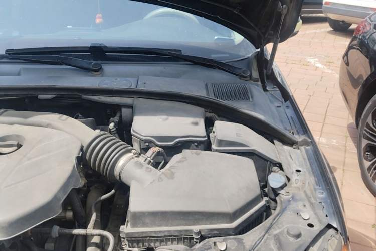 Used Volvo S80L 2011 2.0T Zhiya Edition Engine Bay Left