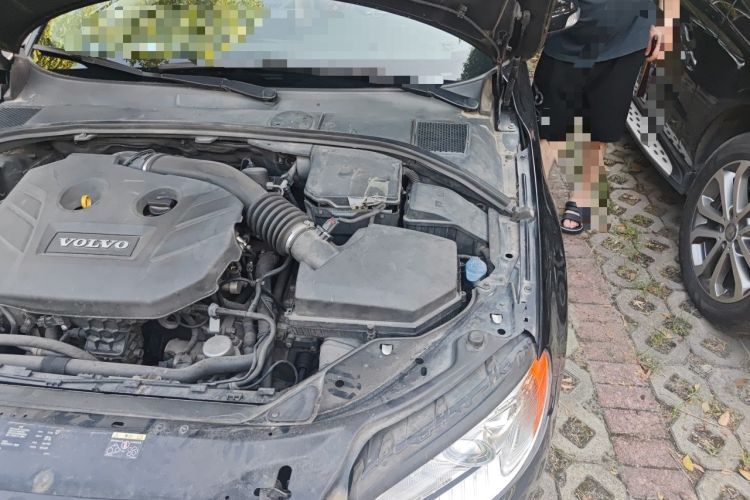 Used Volvo S80L 2011 2.0T ZhiZun Edition Engine Bay Left