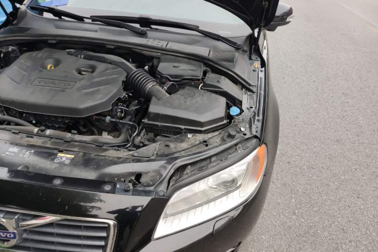Used Volvo S80L 2011 2.0T ZhiZun Edition Engine Bay Left