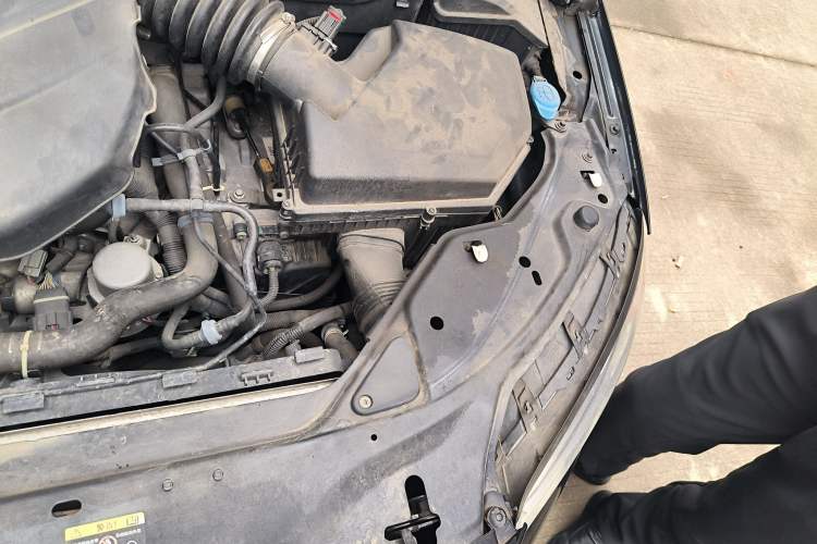 Used Volvo S80L 2011 2.0T ZhiShang Version Engine Bay Left