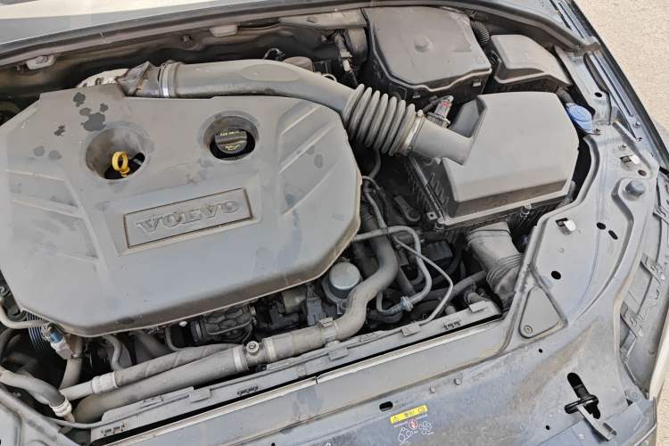 Used Volvo S80L 2011 2.0T ZhiShang Version Engine Bay Left
