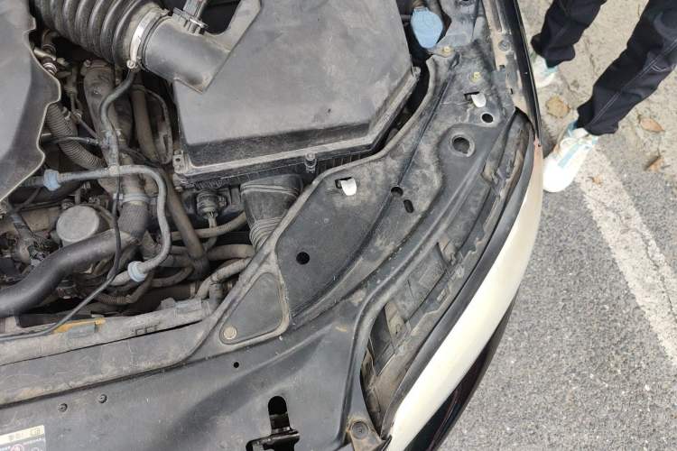 Used Volvo S80L 2011 2.0T ZhiShang Version Engine Bay Left