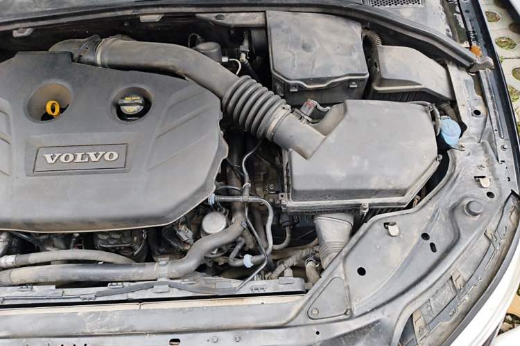 Used Volvo S80L 2011 2.0T Zhiya Edition Engine Bay Left