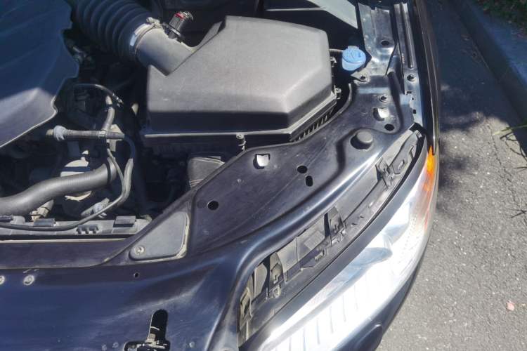 Used Volvo S80L 2011 2.0T ZhiZun Edition Engine Bay Left