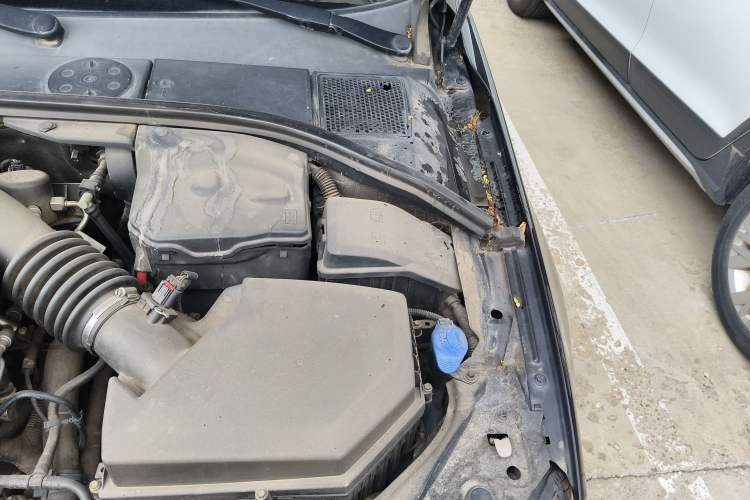 Used Volvo S80L 2011 2.0T ZhiZun Edition Engine Bay Left