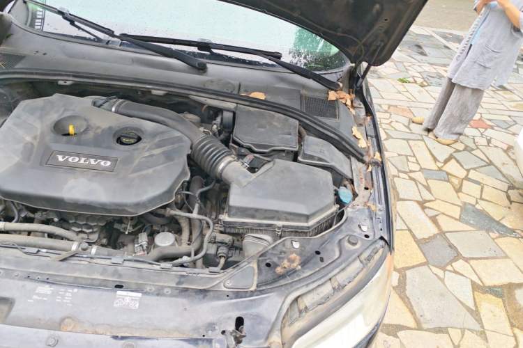 Used Volvo S80L 2011 2.0T ZhiShang Version Engine Bay Left