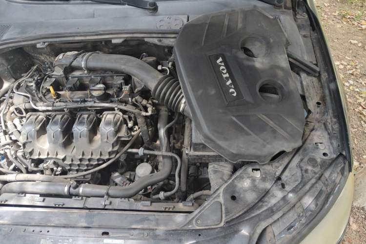 Used Volvo S80L 2011 2.0T ZhiShang Version Engine Bay Left