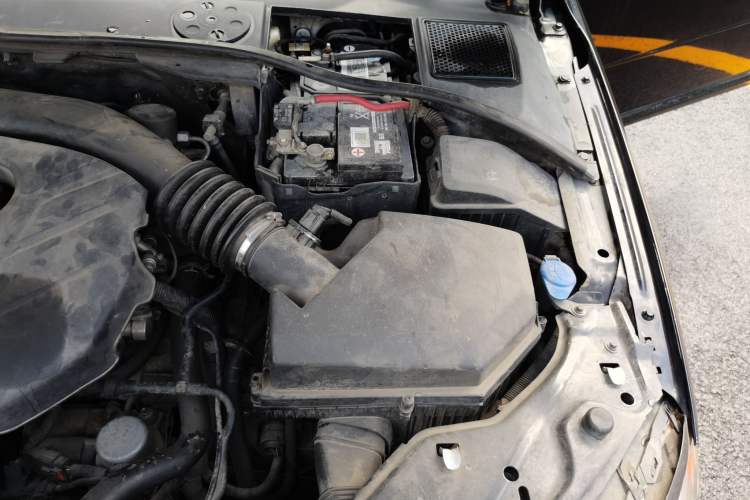 Used Volvo S80L 2011 2.0T ZhiShang Version Engine Bay Left