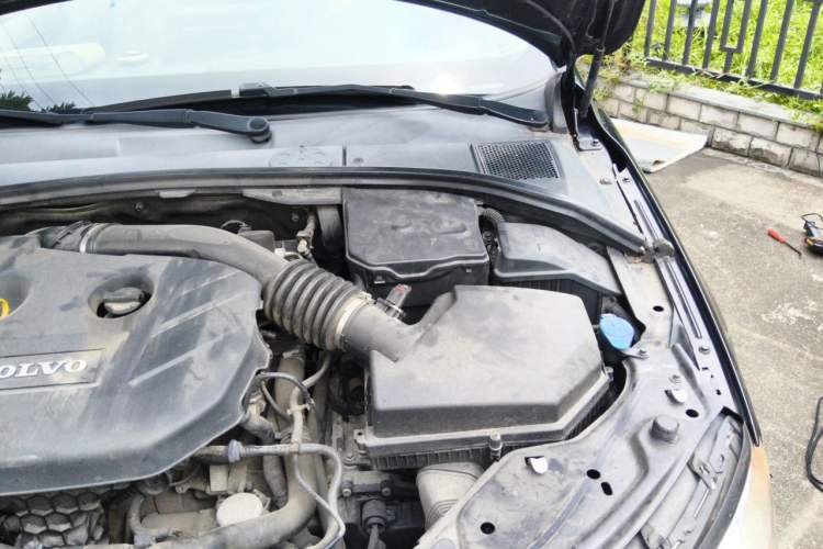 Used Volvo S80L 2011 2.0T ZhiShang Version Engine Bay Left