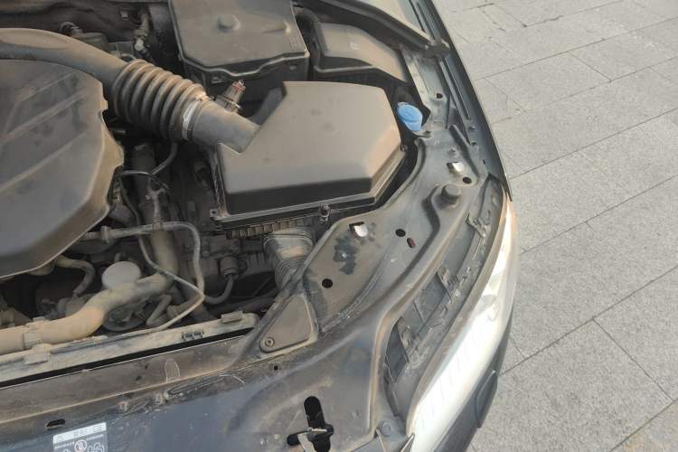 Used Volvo S80L 2011 2.0T ZhiZun Edition Engine Bay Left