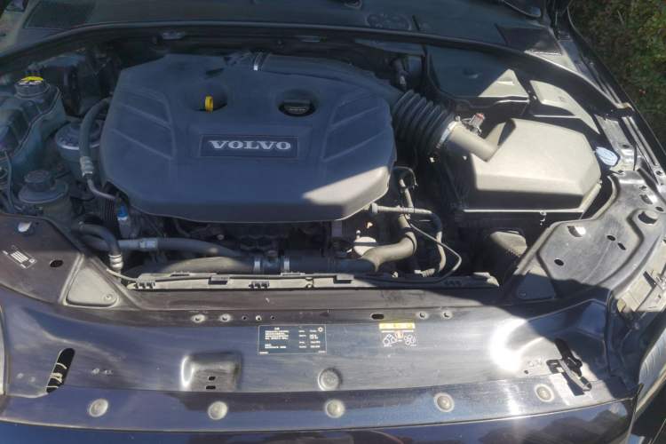 Used Volvo S80L 2011 2.0T ZhiZun Edition Engine Bay