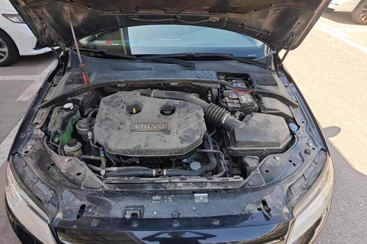 Used Volvo S80L 2011 2.0T ZhiShang Version Engine Bay