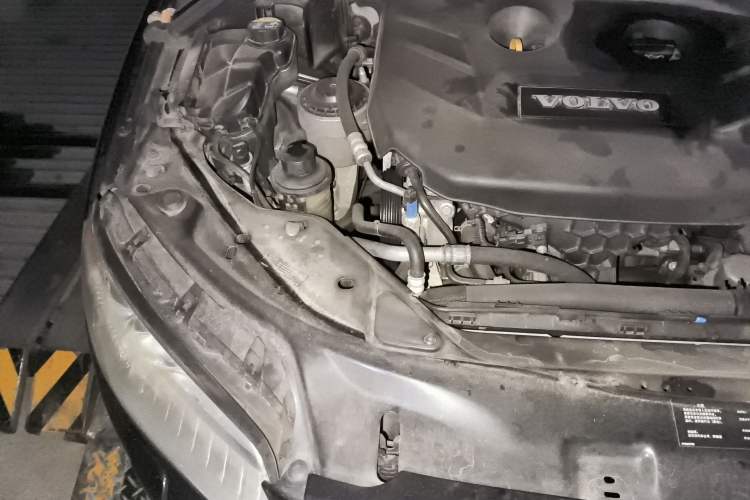 Used Volvo S80L 2011 2.0T ZhiZun Edition Engine Bay Right