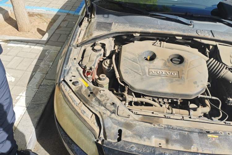 Used Volvo S80L 2011 2.0T ZhiShang Version Engine Bay Right