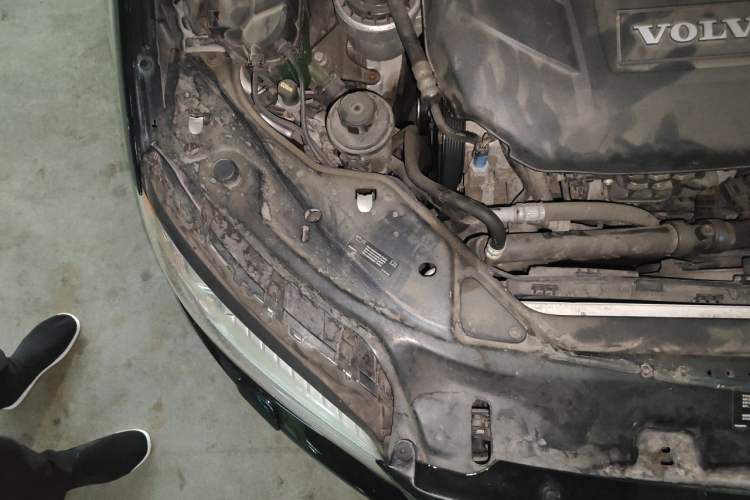 Used Volvo S80L 2011 2.0T ZhiZun Edition Engine Bay Right