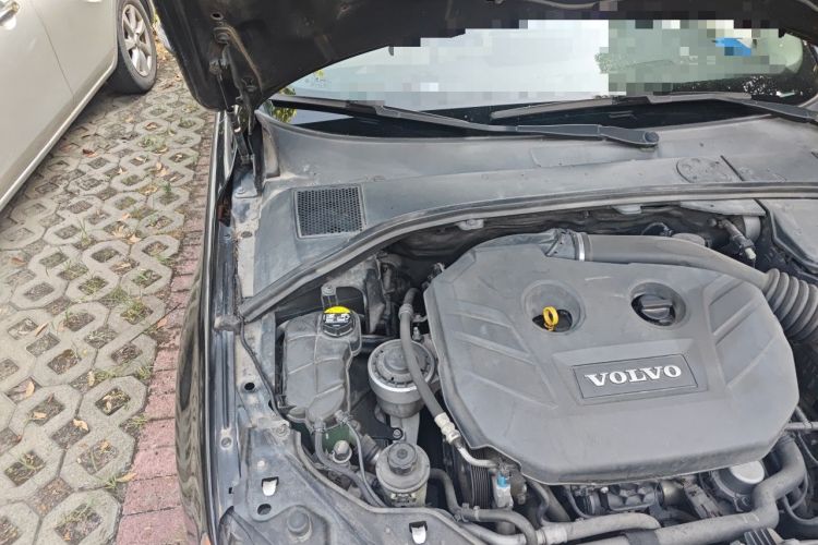 Used Volvo S80L 2011 2.0T ZhiZun Edition Engine Bay Right