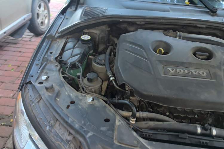 Used Volvo S80L 2011 2.0T ZhiShang Version Engine Bay Right