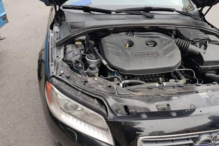 Used Volvo S80L 2011 2.0T ZhiZun Edition Engine Bay Right