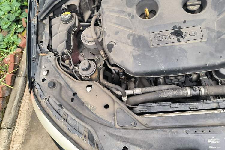 Used Volvo S80L 2011 2.0T ZhiShang Version Engine Bay Right