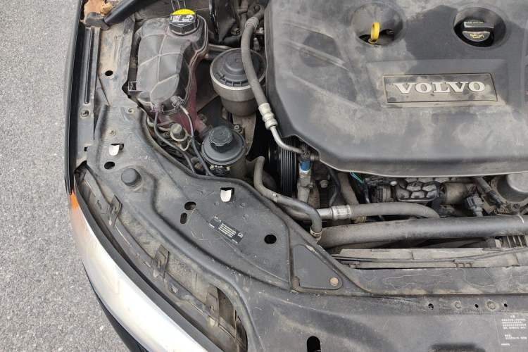 Used Volvo S80L 2011 2.0T ZhiShang Version Engine Bay Right