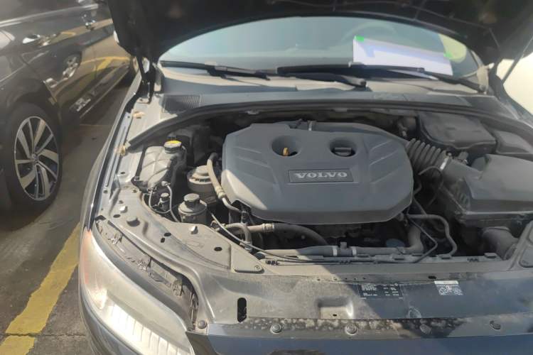 Used Volvo S80L 2011 2.0T Zhiya Edition Engine Bay Right