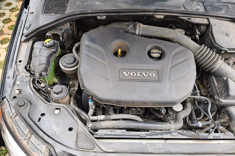 Used Volvo S80L 2011 2.0T Zhiya Edition Engine Bay Right