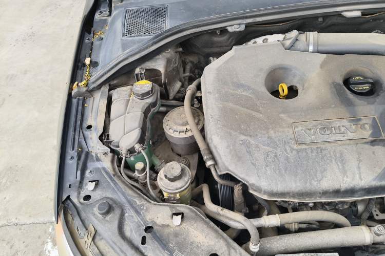 Used Volvo S80L 2011 2.0T ZhiZun Edition Engine Bay Right
