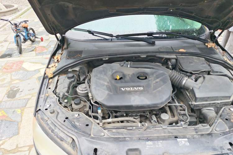 Used Volvo S80L 2011 2.0T ZhiShang Version Engine Bay Right
