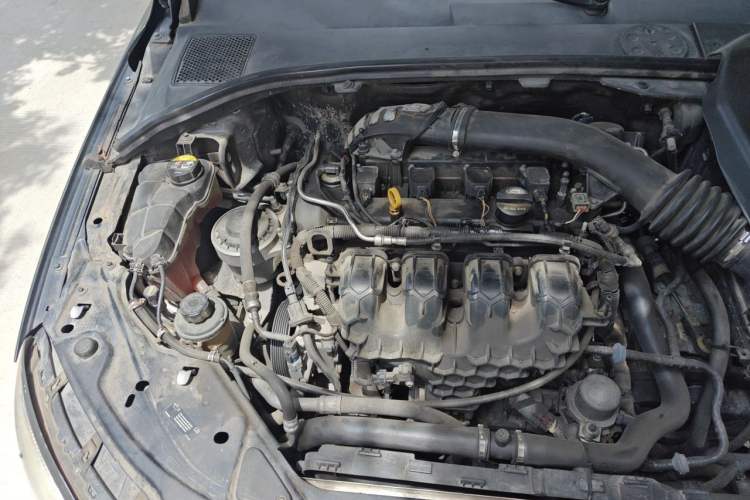 Used Volvo S80L 2011 2.0T ZhiShang Version Engine Bay Right
