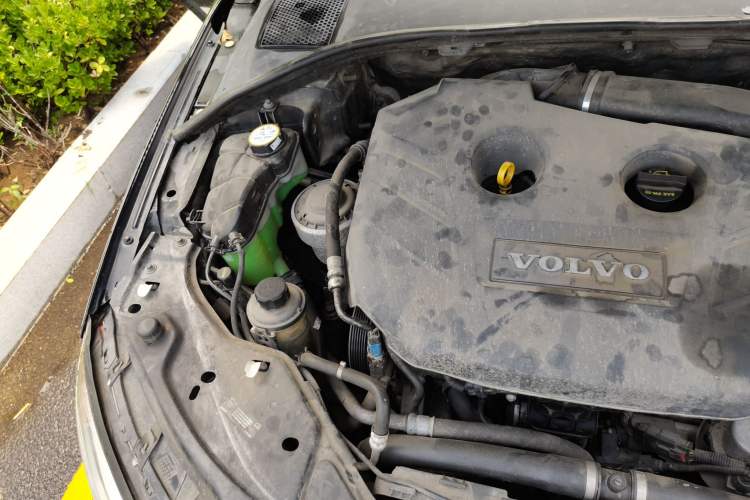 Used Volvo S80L 2011 2.0T ZhiShang Version Engine Bay Right