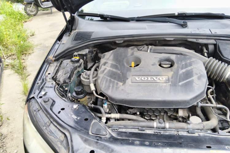 Used Volvo S80L 2011 2.0T ZhiShang Version Engine Bay Right