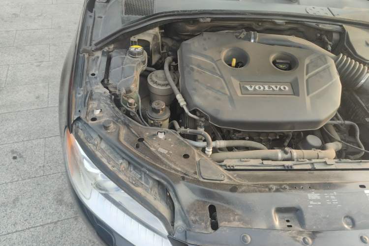 Used Volvo S80L 2011 2.0T ZhiZun Edition Engine Bay Right