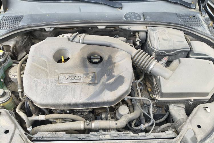 Used Volvo S80L 2011 2.0T ZhiZun Edition Engine Bay