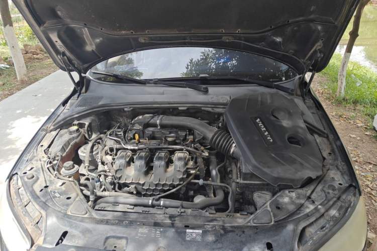 Used Volvo S80L 2011 2.0T ZhiShang Version Engine Bay