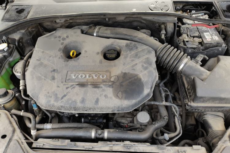 Used Volvo S80L 2011 2.0T ZhiShang Version Engine Bay