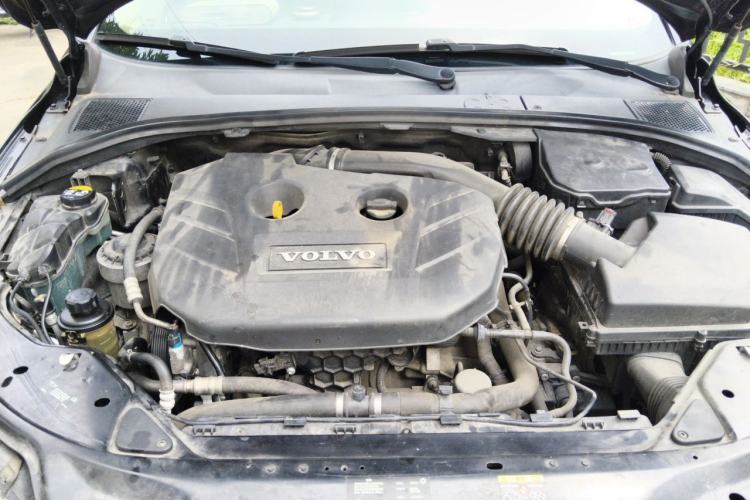Used Volvo S80L 2011 2.0T ZhiShang Version Engine Bay