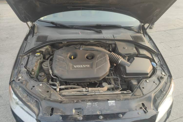 Used Volvo S80L 2011 2.0T ZhiZun Edition Engine Bay