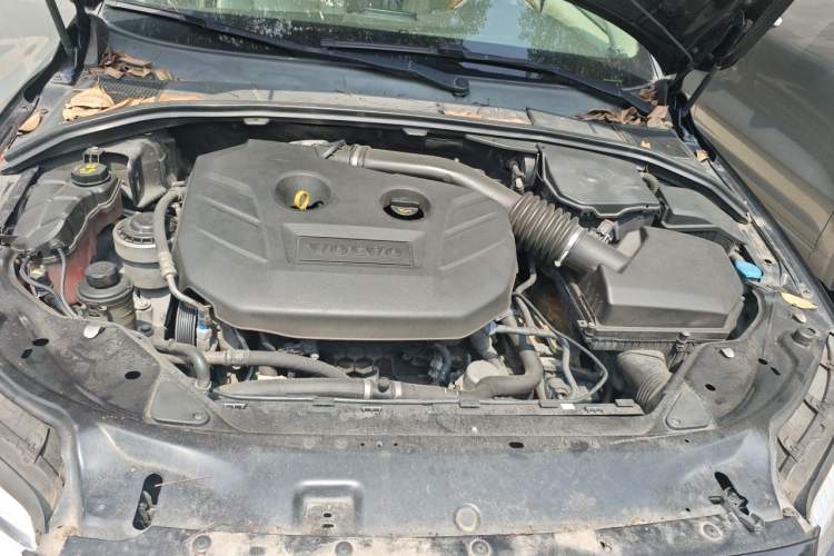 Used Volvo S80L 2011 2.0T ZhiZun Edition Engine Bay