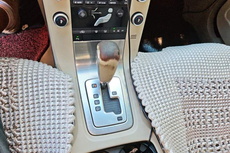 Used Volvo S80L 2011 2.0T Zhiya Edition Gear Lever