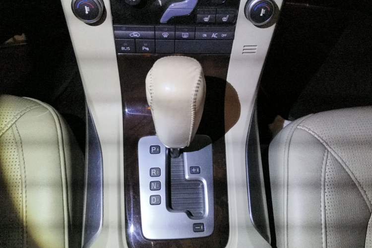 Used Volvo S80L 2011 2.0T ZhiZun Edition Gear Lever