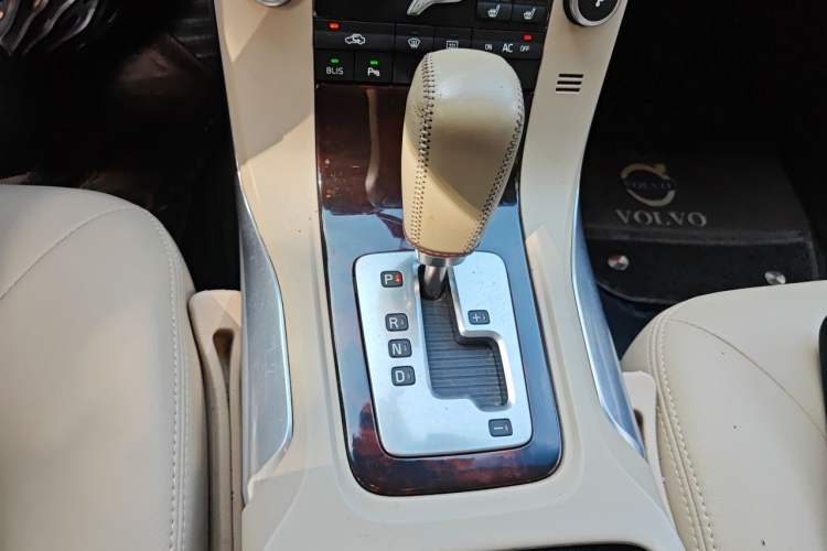 Used Volvo S80L 2011 2.0T ZhiZun Edition Gear Lever