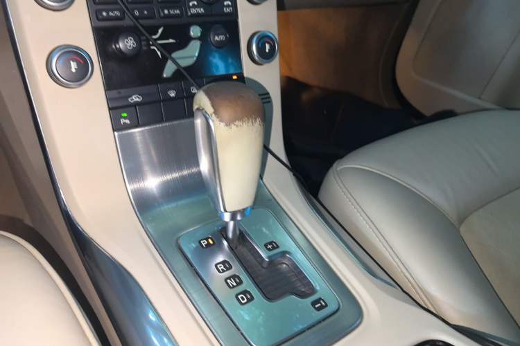 Used Volvo S80L 2011 2.0T ZhiShang Version Gear Lever