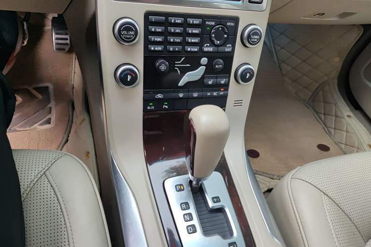 Used Volvo S80L 2011 2.0T ZhiZun Edition Gear Lever