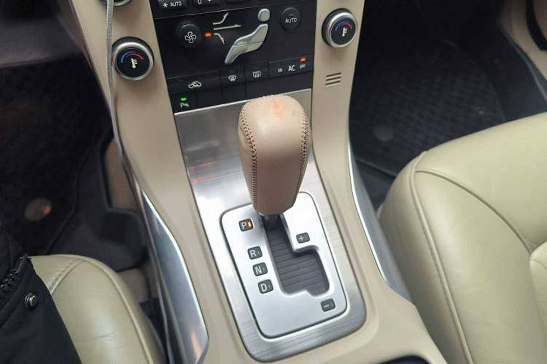Used Volvo S80L 2011 2.0T ZhiShang Version Gear Lever